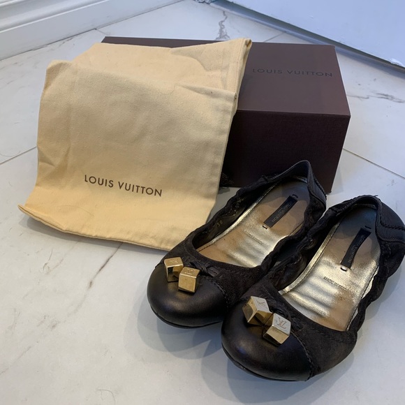 Authentic Louis Vuitton suede ballet flats.Size 38